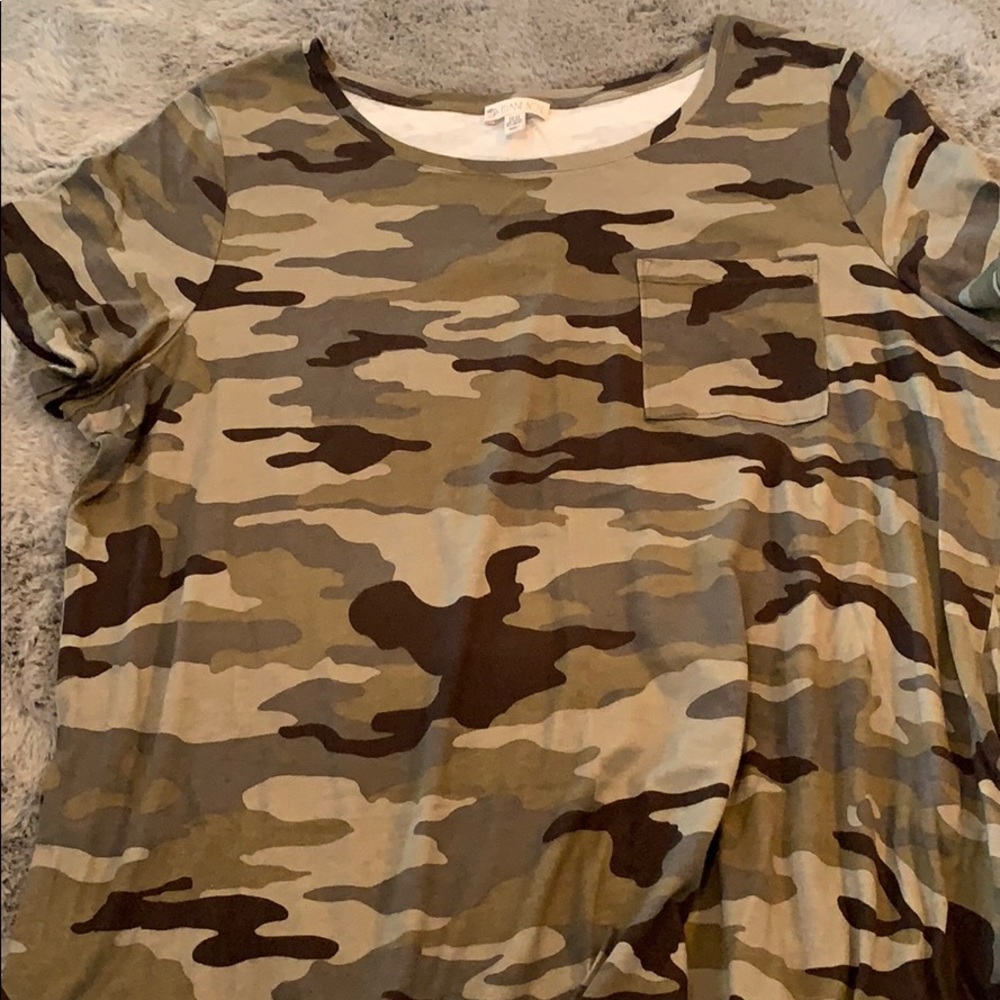 Elian’s Rose Camo tshirt